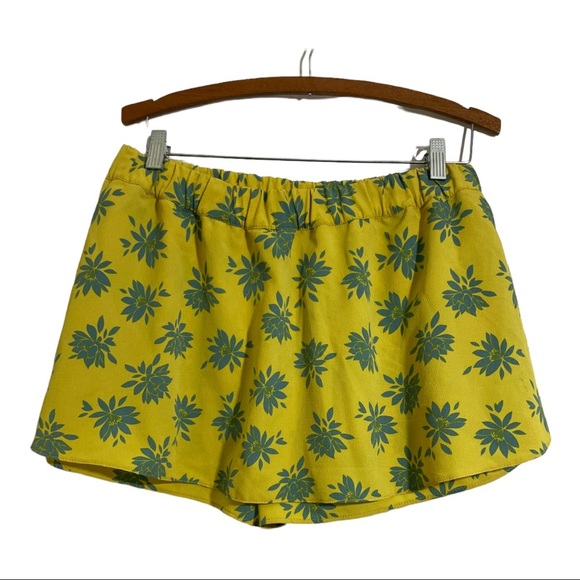 Zara yellow palm trees shorts elastic waist. Size medium/large. Yellow green - Picture 6 of 7